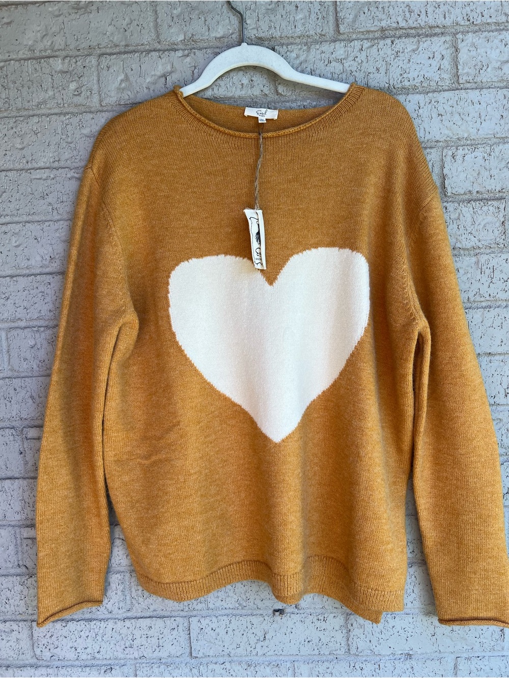 Easel oversized Heart sweater in golden heathered mustard size medium